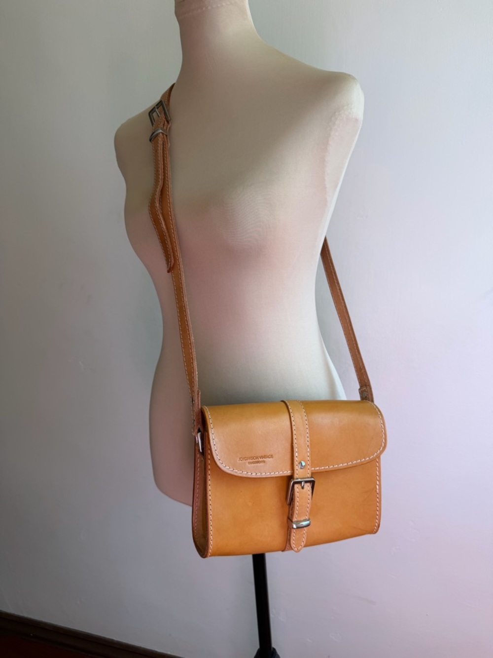 JOYDIVISION Vintage Handstitched Leather Crossbody Tan Small Saddle Bag - Picture 2 of 7